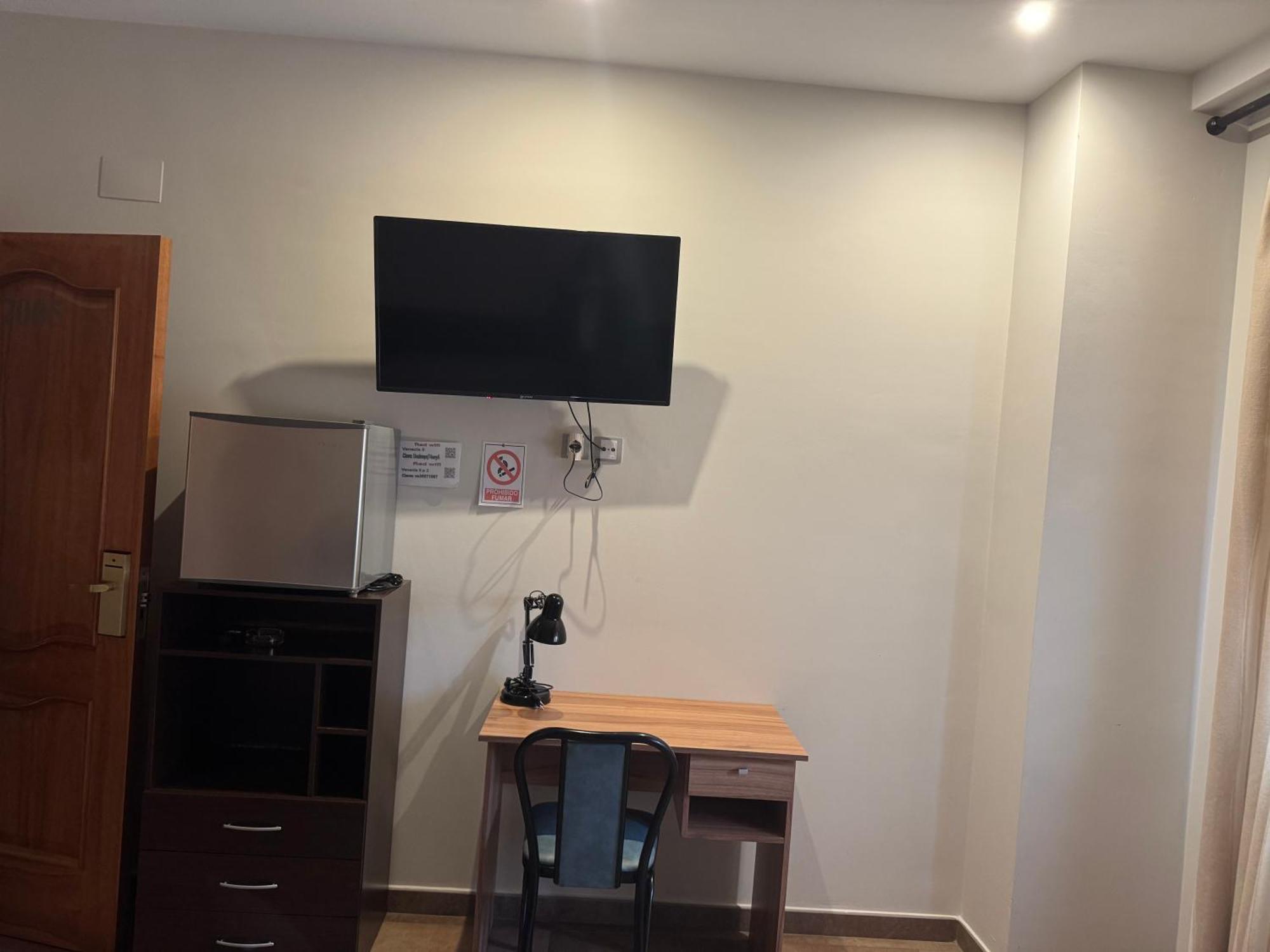 Hostal Venecia Monzon Bagian luar foto