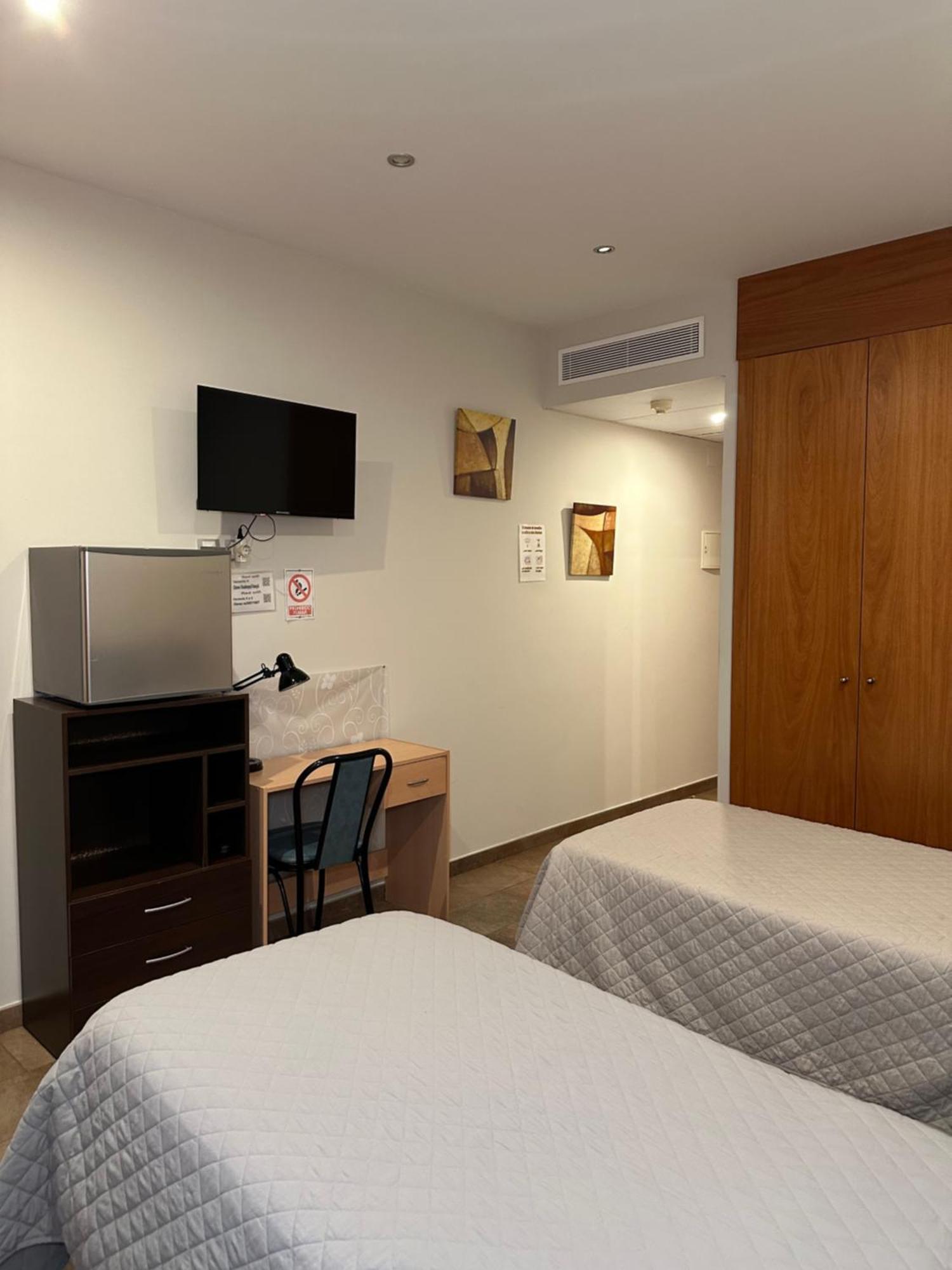 Hostal Venecia Monzon Bagian luar foto